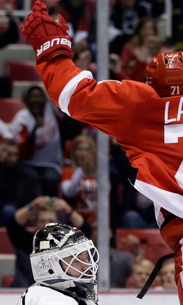 Larkin's second-period goal helps Wings top Kings